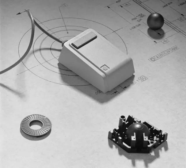 IDEO为苹果公司Lisa电脑设计的第一只鼠标